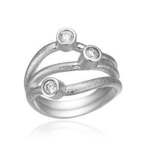 Ring i sølv med zirkonia