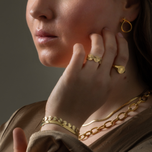 Armbånd i stål, belagt med 14 K guld